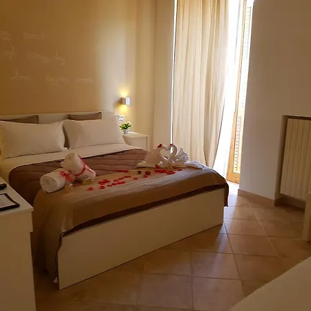 Oda ve Kahvaltı Antica 4*